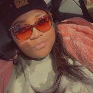 Meet your Posher, A'moni